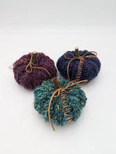Load image into Gallery viewer, Yarn pumpkins
