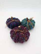 Load image into Gallery viewer, Yarn pumpkins
