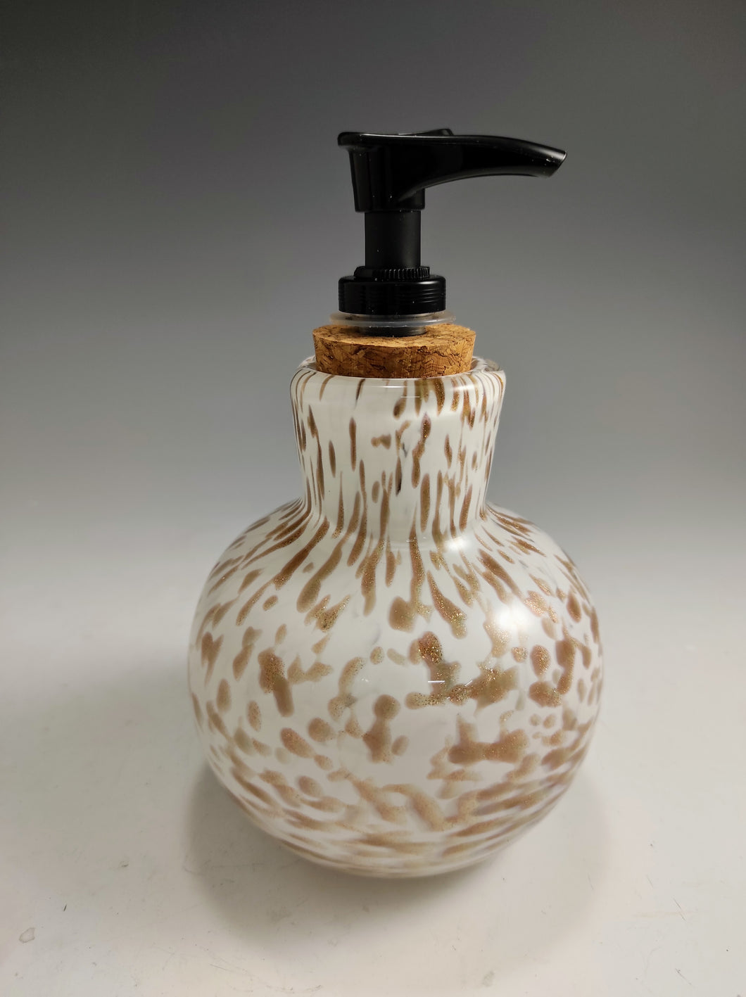 Soap bottle with pump - White with Gold all over